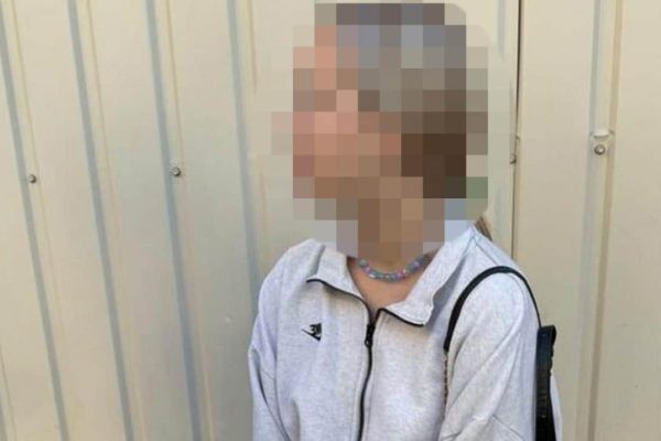 У Харкові школярка підпалила два позашляховики ЗСУ
