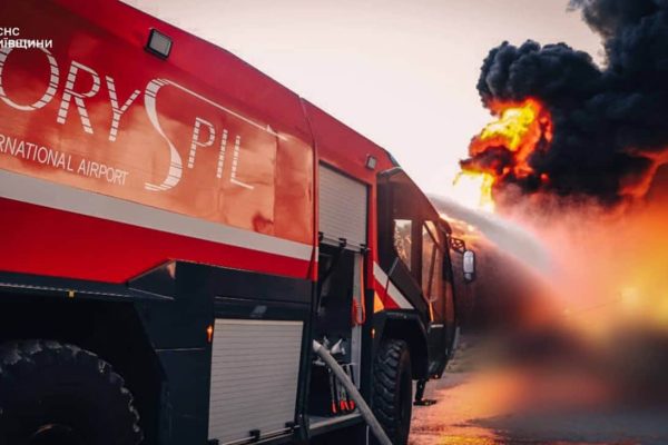 У Борисполі після нічної атаки і масштабної пожежі скасували всі масові заходи