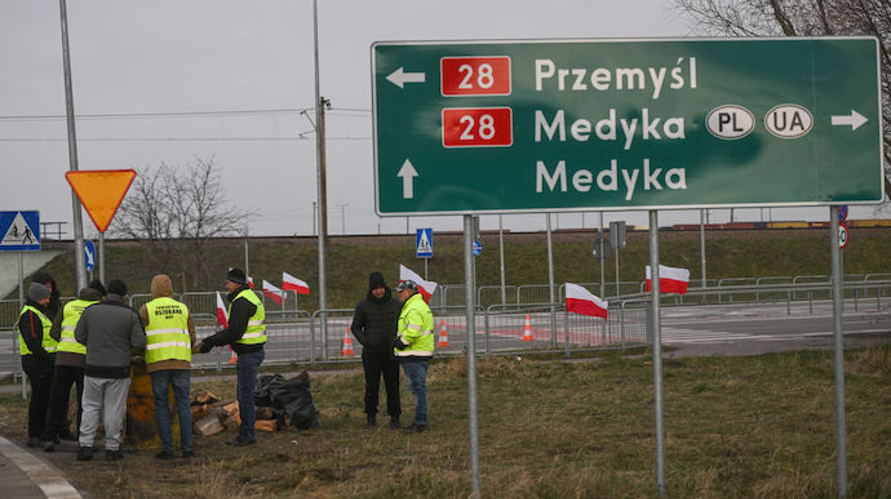 Польські мітингувальники заблокували пункт пропуску “Медика” на кордоні з Україною