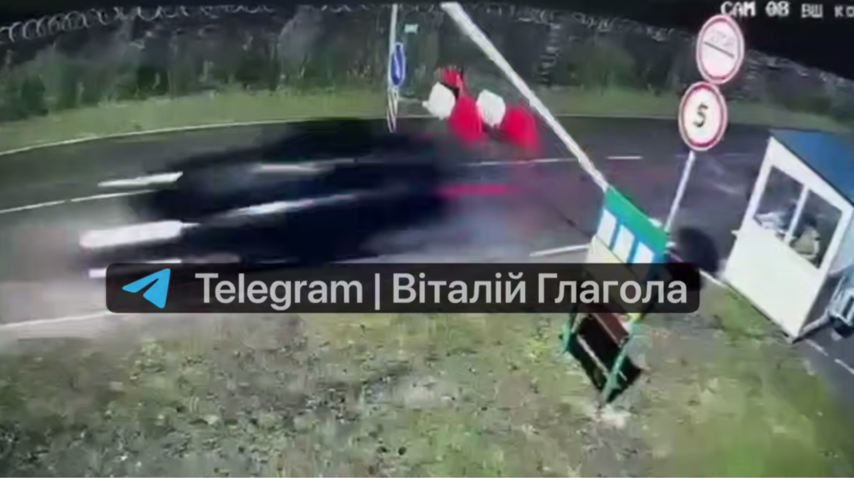 Водій позашляховика протаранив шлагбауми на кордоні і прорвався в Угорщину