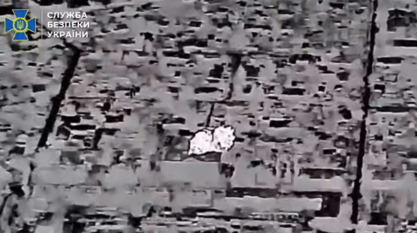 “Альфа” показала нічні влучання по російських складах та базах на ТОТ