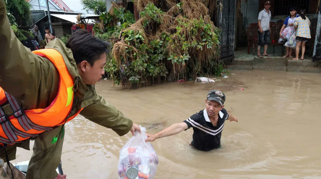 Щонайменше 90 людей загинули за кілька днів повеней у В’єтнамі