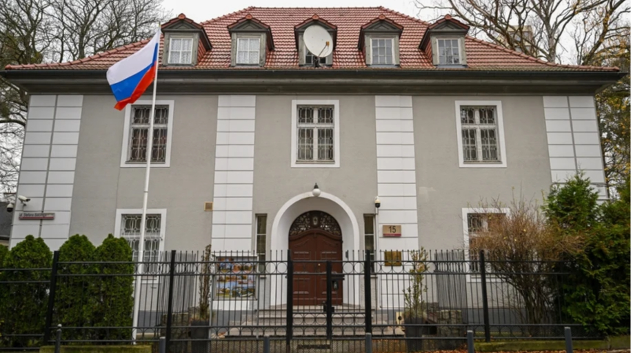 Польща вирішила не виганяти силою росіян з будівлі закритого консульства у Гданську – ЗМІ