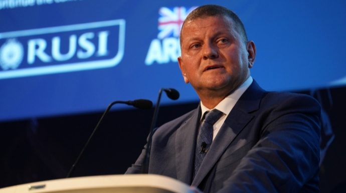 У Залужного заперечують, що він має плани звільнятися: “Нічого не змінилося”