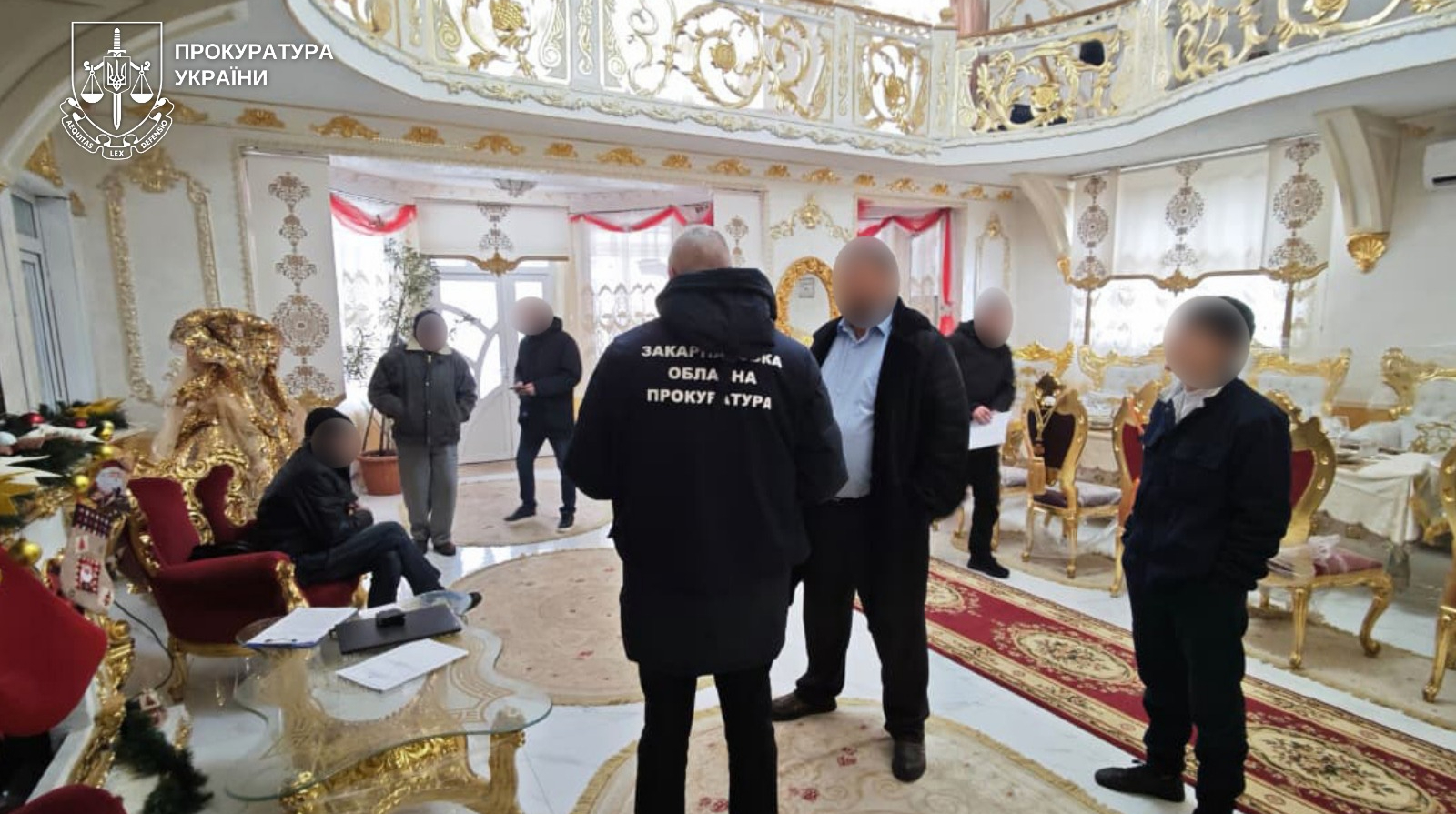 “Форд Мустанг” та палац у золоті: депутат на Закарпатті приховав мільйонні доходи