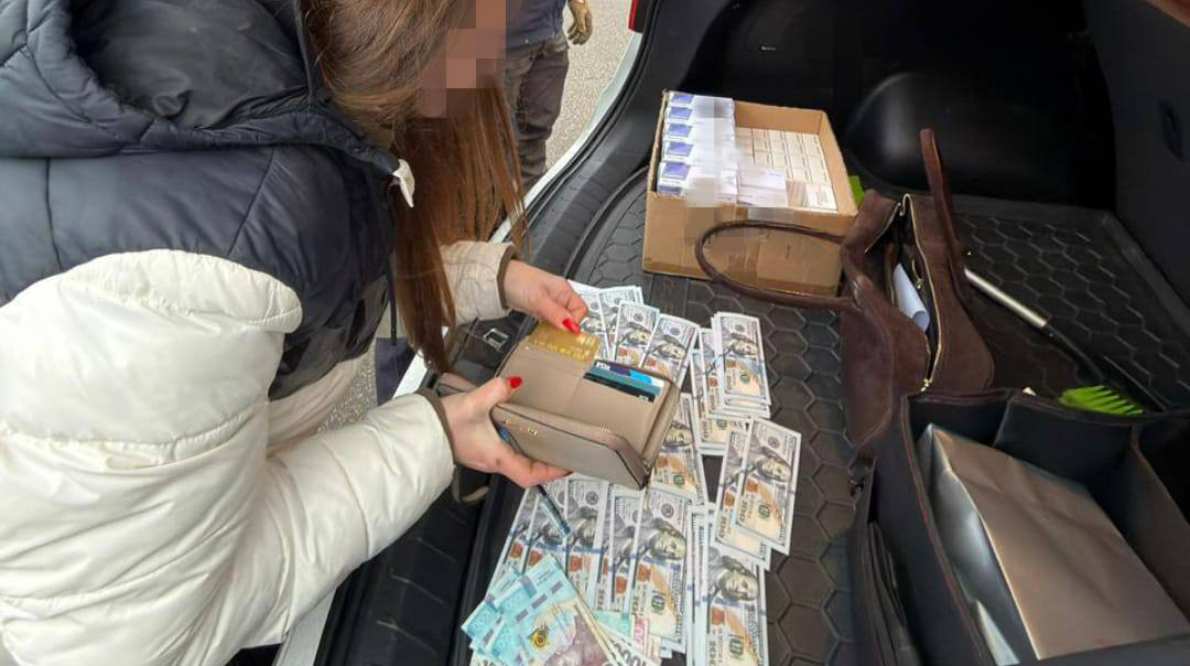 Прокуратура: В Одесі медики за 21 тис. доларів робили двом чоловікам “липові” довідки