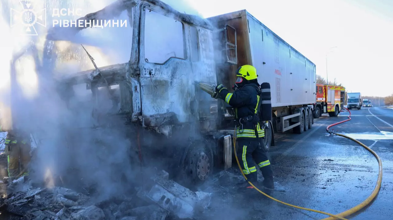На трасі “Київ-Чоп” горіла вантажівка із 24 тоннами селітри