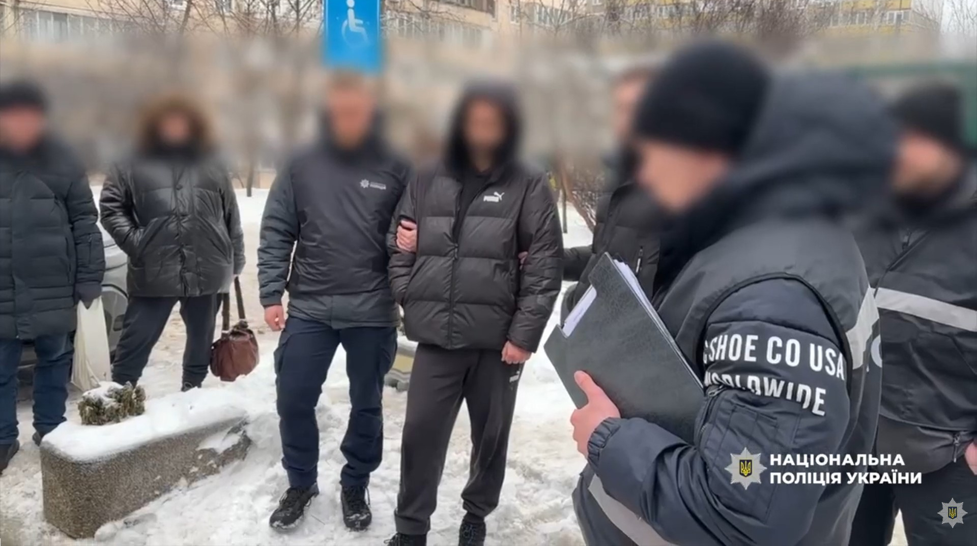 Киянин вимагав $37 тисяч за “вирішення питань” у ТЦК  та суді – поліція