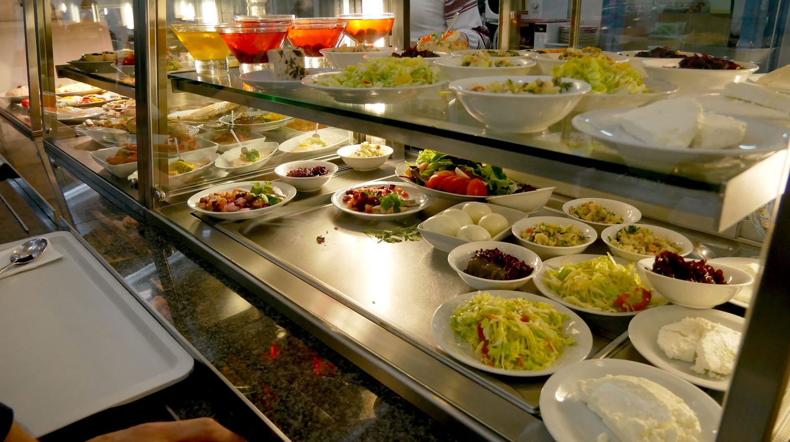 У Раді сталося масове харчове захворювання депутатів – УП