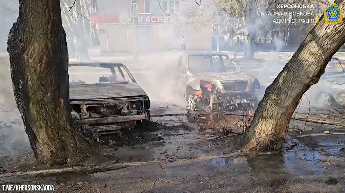 Росіяни атакували з дронів центр Херсона: 2 постраждалих