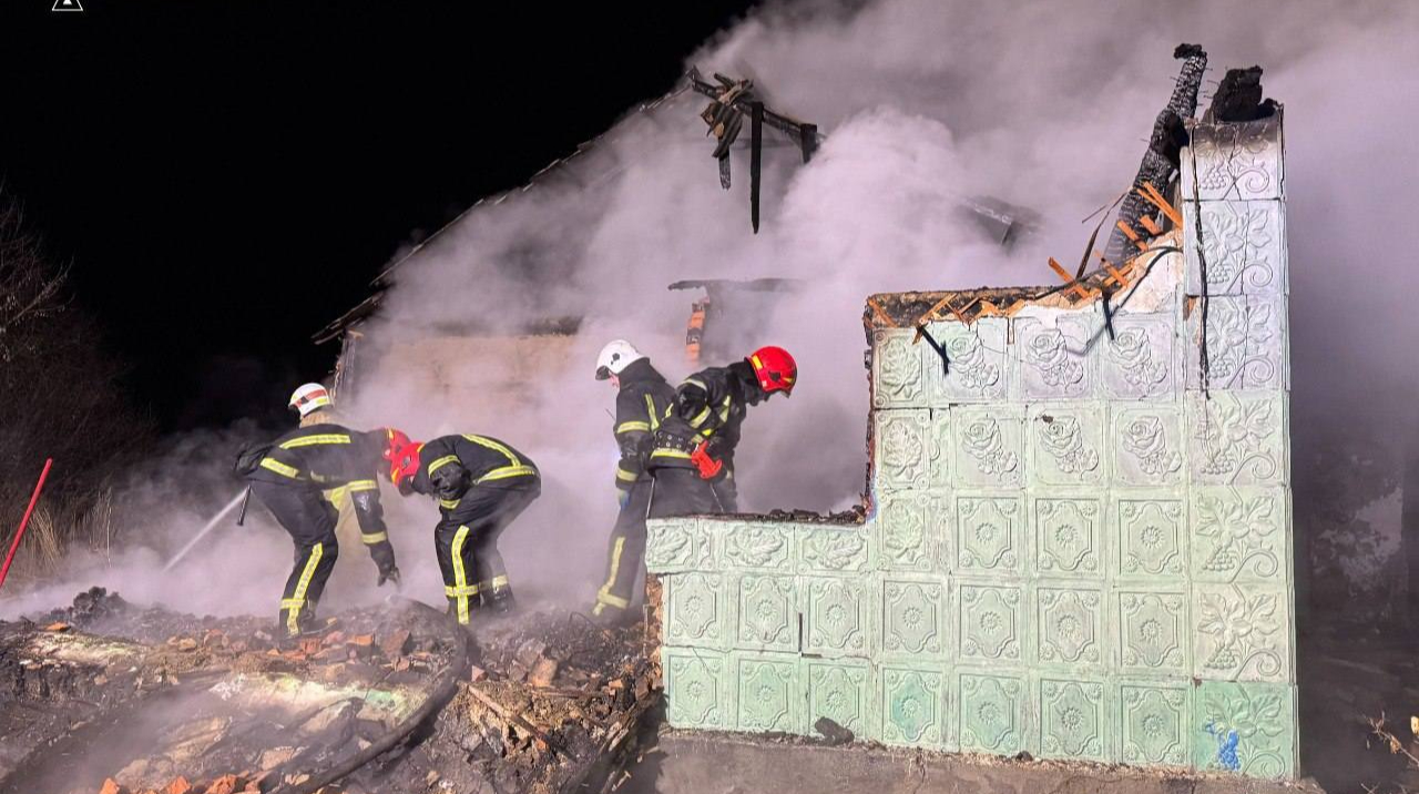 У пожежі на Хмельниччині загинули мати і троє дітей